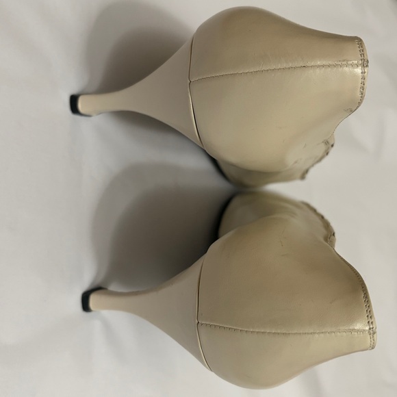 Stuart Weitzman Leather Cream Heels Size 10 Made in Spain - Picture 8 of 15